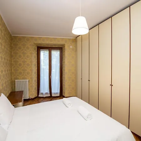 Shortmi Montello Mailand