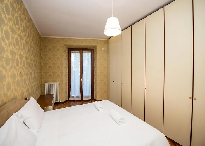 Shortmi Montello Milan